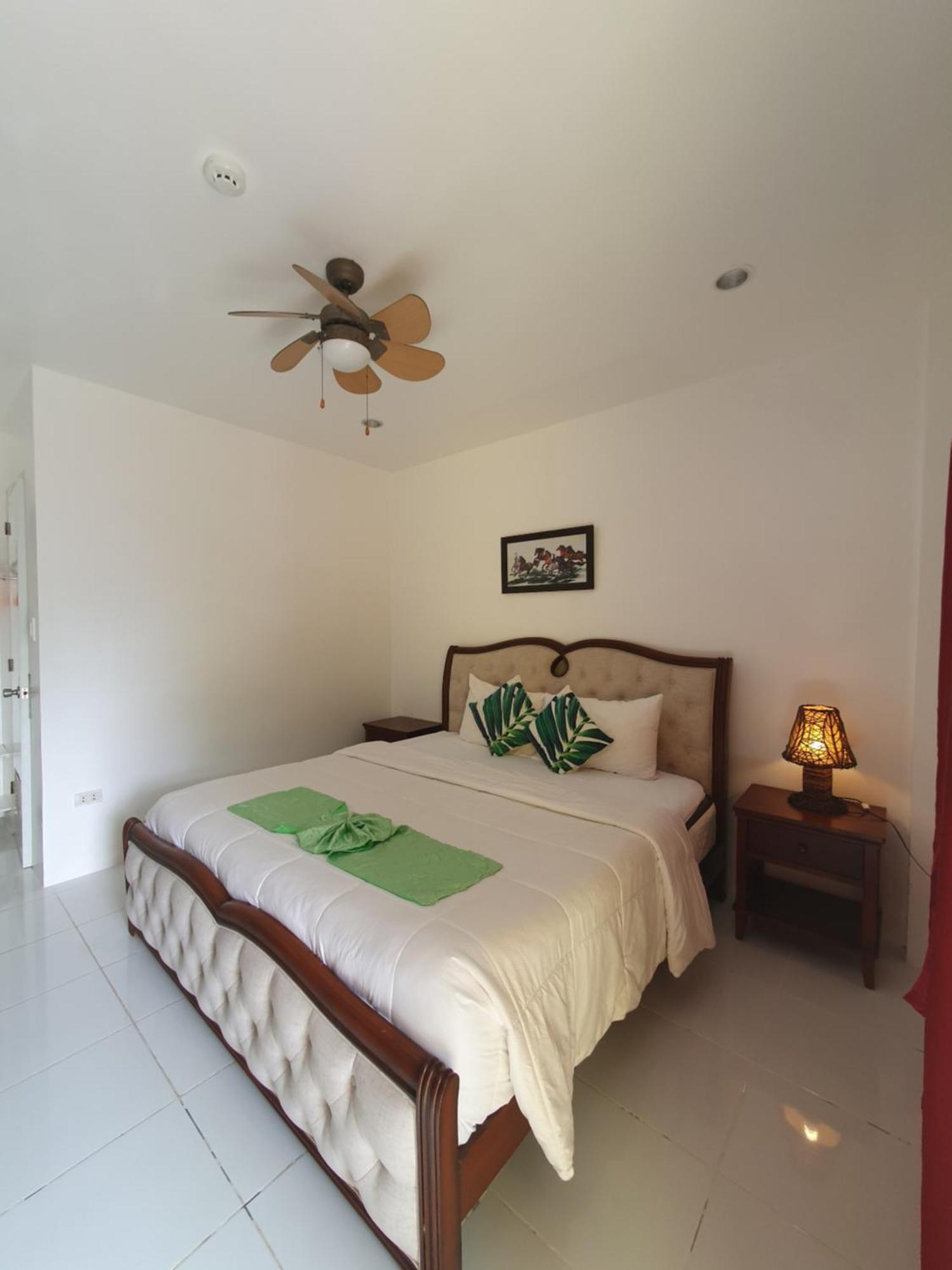 Tropics Hotel Moalboal