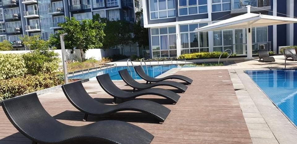 Mactan Newtown With Sea And Mountain View Punta Engano (Mactan)