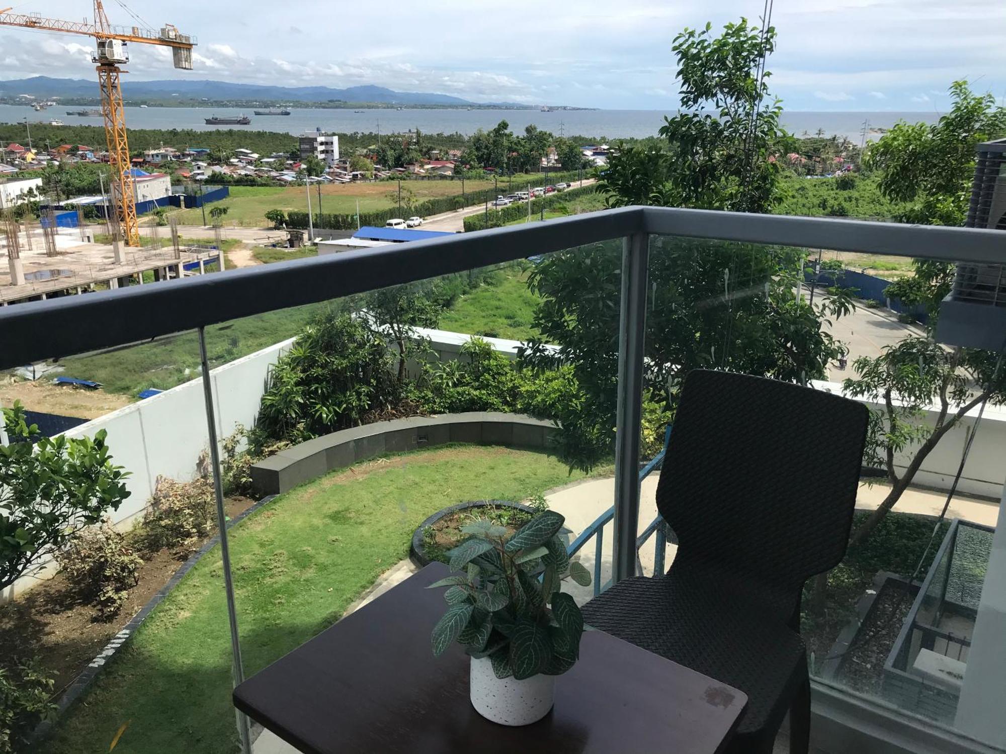 Mactan Newtown With Sea And Mountain View Punta Engano (Mactan)