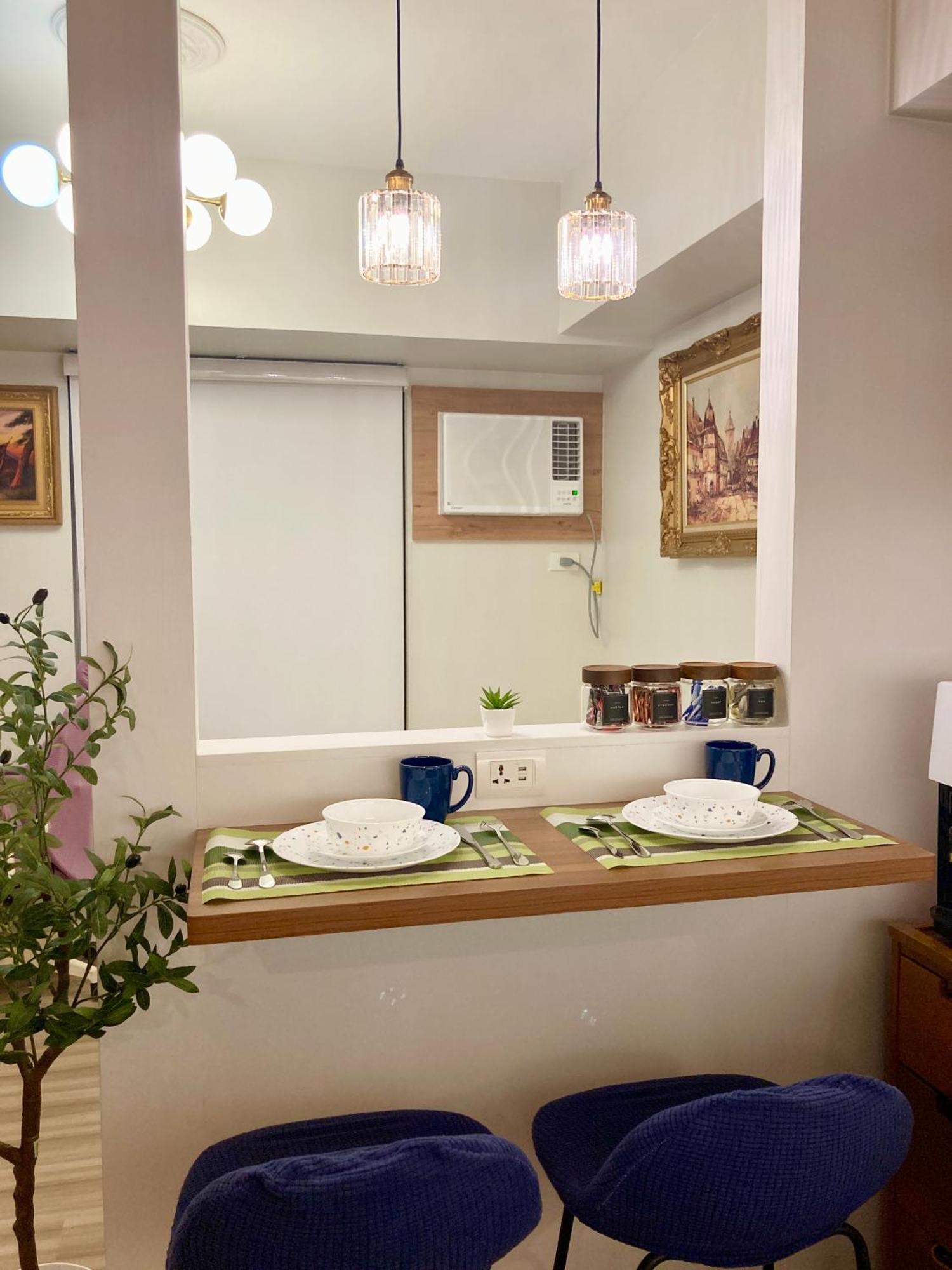 Modern In Avida Riala It Park, Apartment