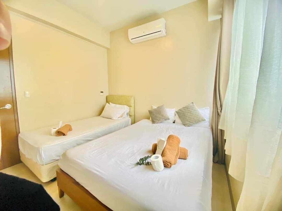 2br Unit With Balcony- Pool Access- Near Airport