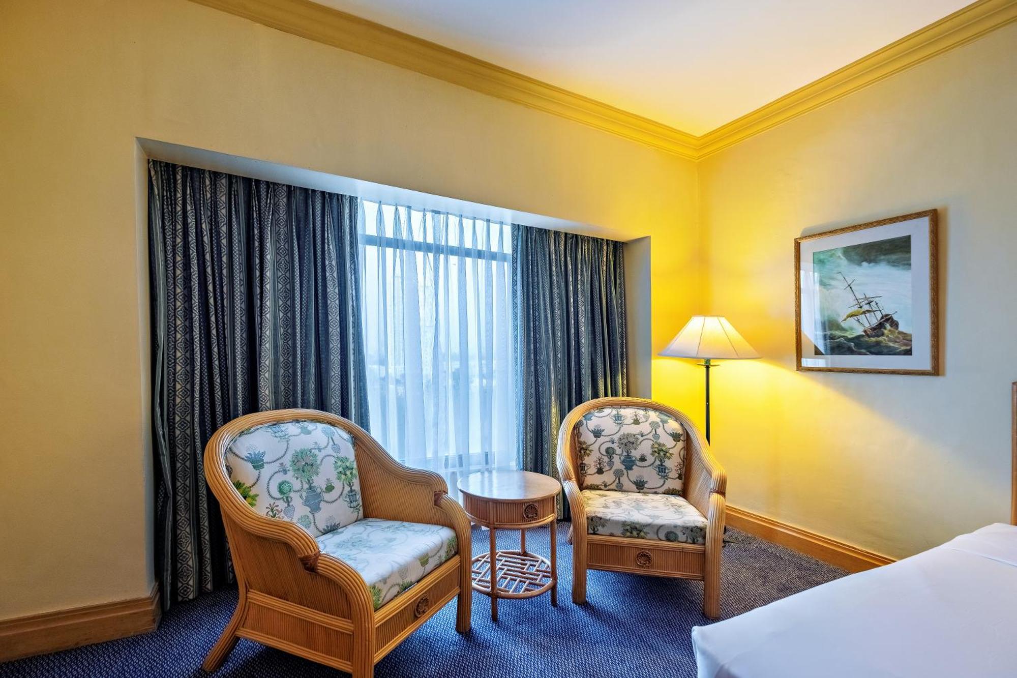 Waterfront & Casino Hotel 4*