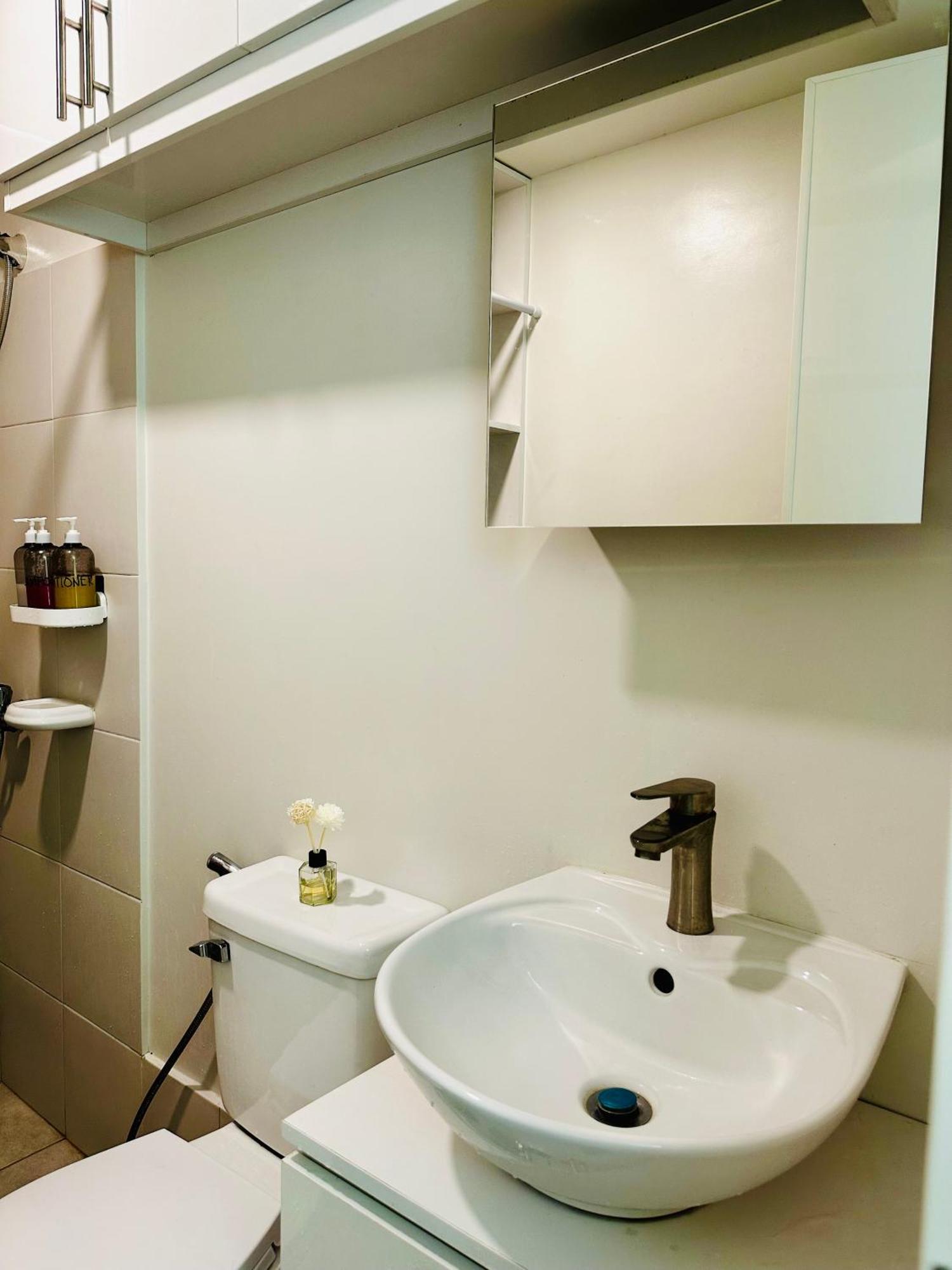 Unit With Wifi And Netflix * Cebu