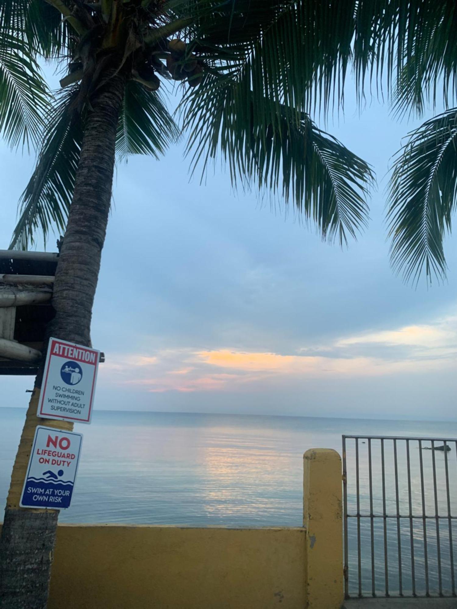 Apartment Simala House Beachfront 4br Retreat By The Sea