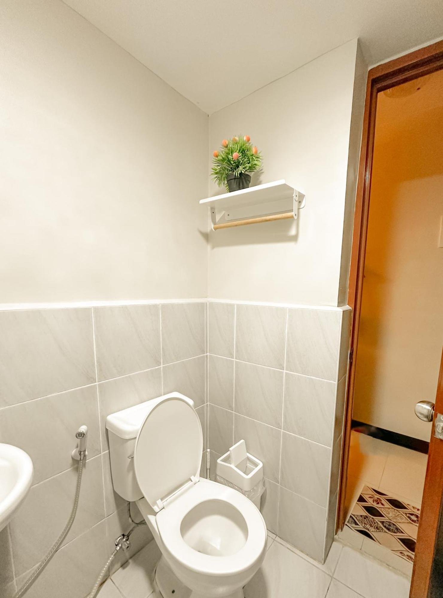 Your Chillzone - Seaview With Pool And Karaoke Near Mactan Cebu Airport Apartment *