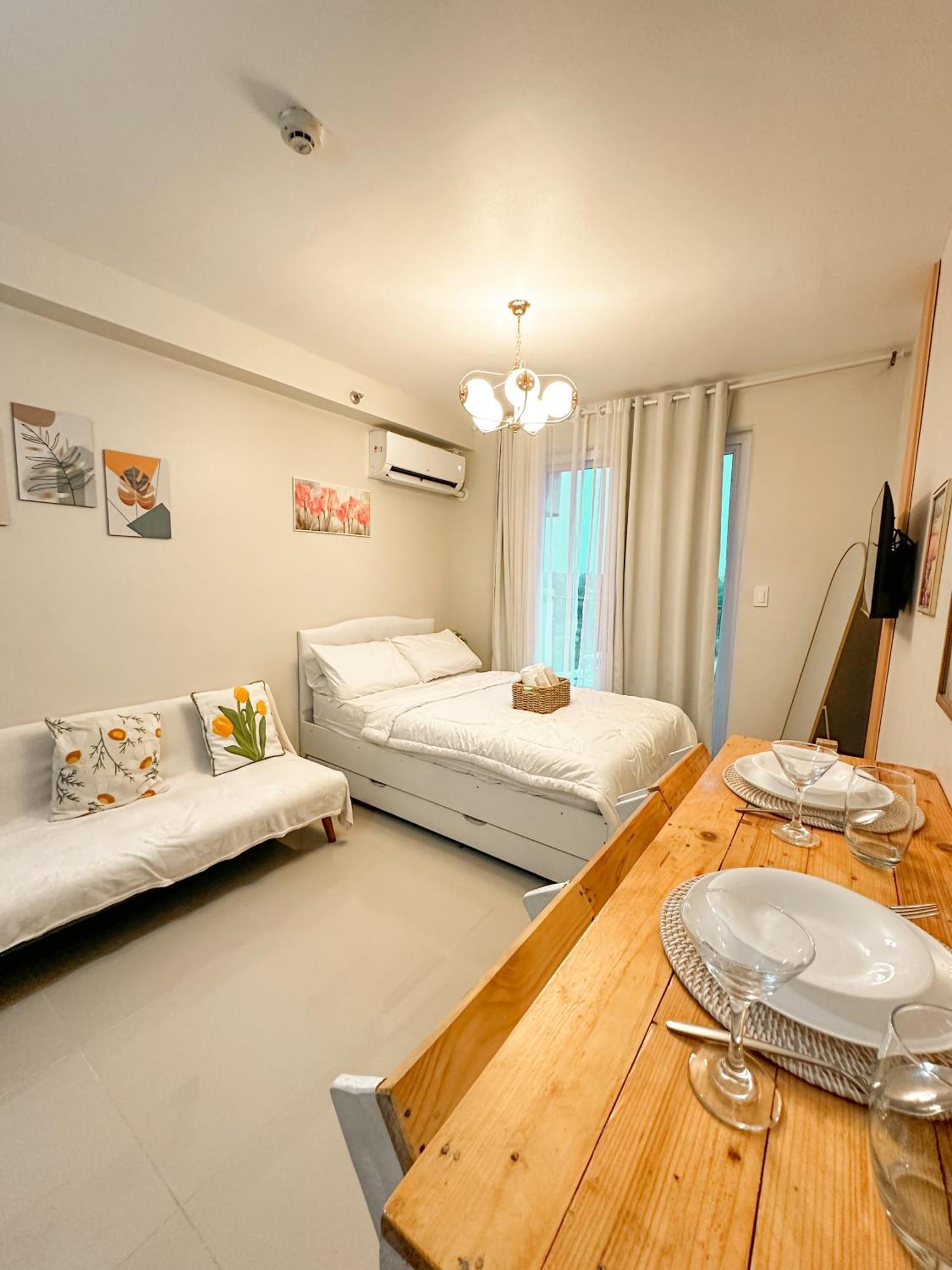 Your Chillzone - Seaview With Pool And Karaoke Near Mactan Cebu Airport Apartment *