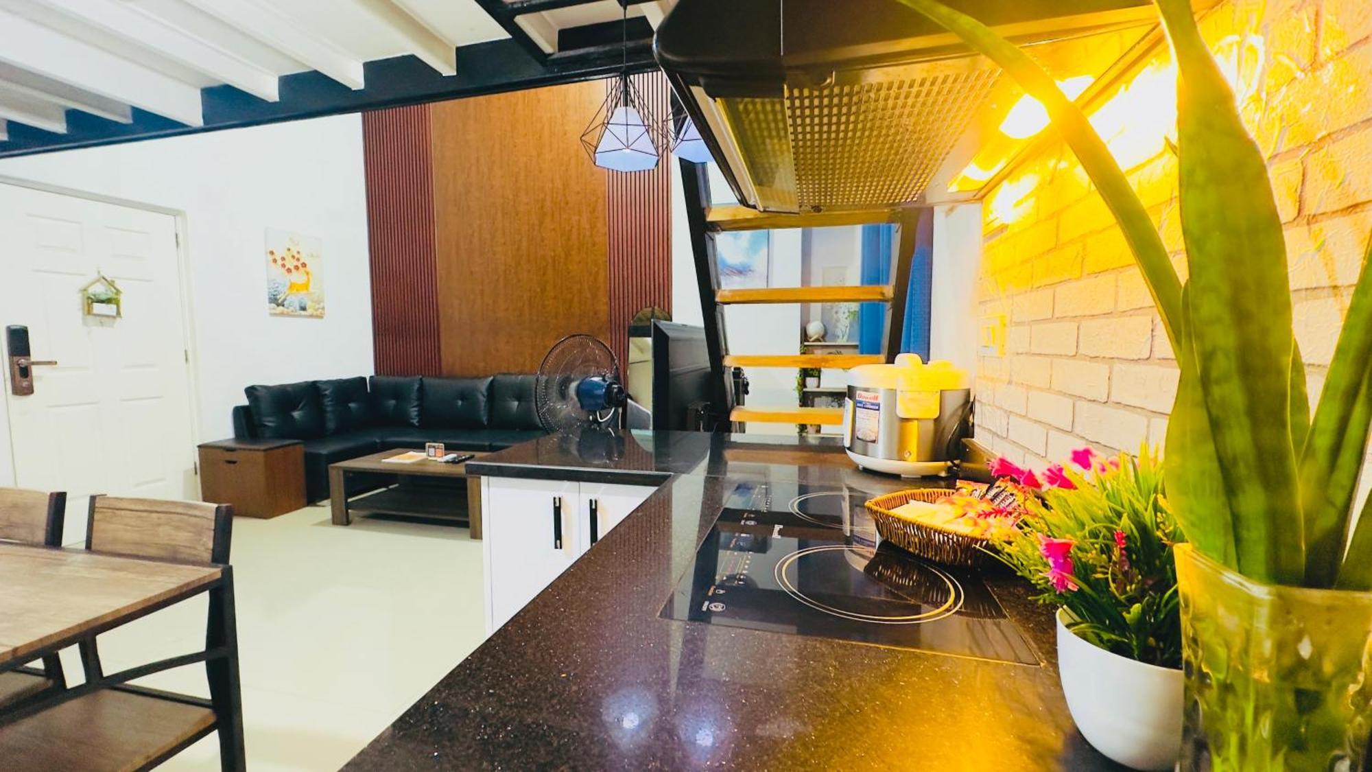 Apartment Special Big Loft Unit W/netflix & Fibreop Internet *