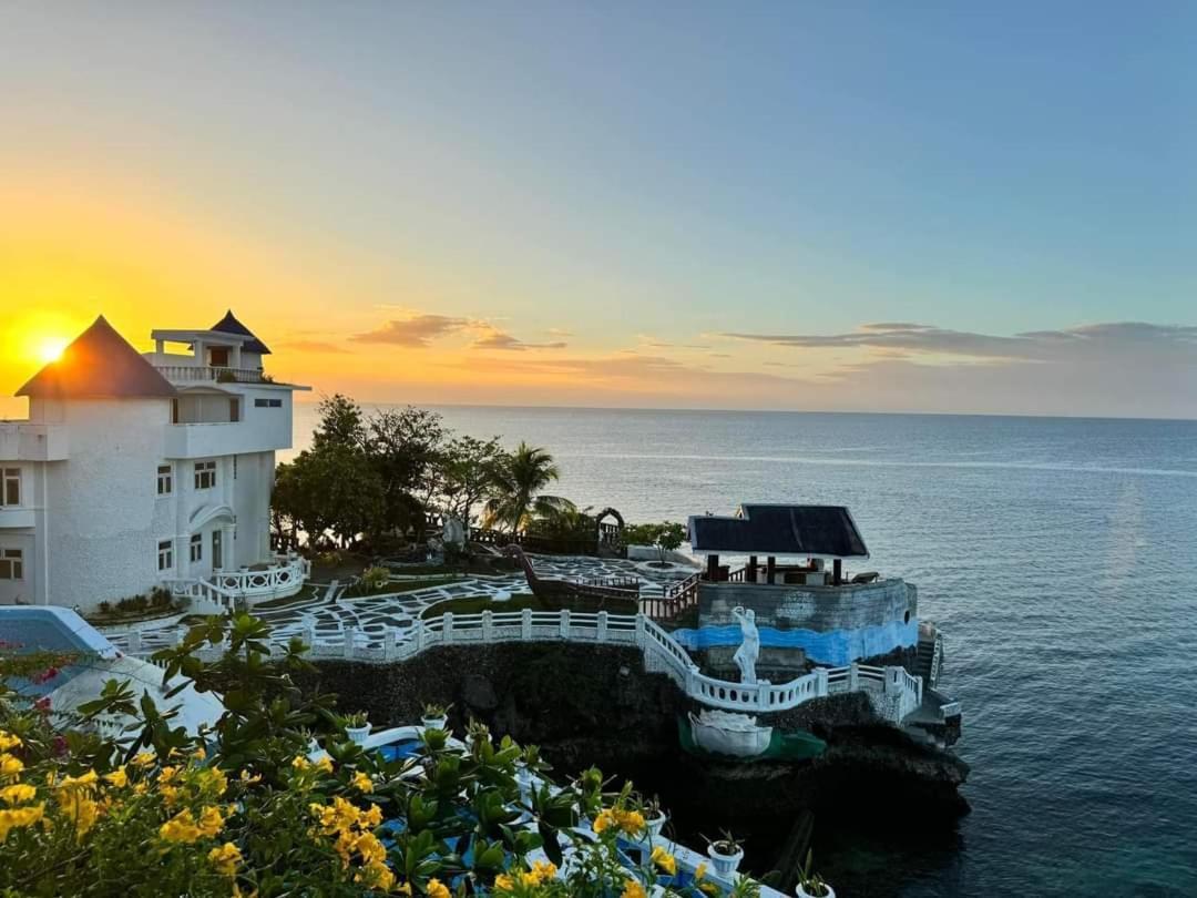 Hotel Azure Camotes San Francisco (Cebu)