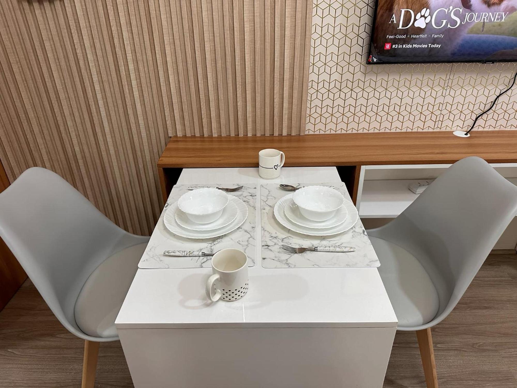 Cozy Couple's Getaway - The Median Aparthotel