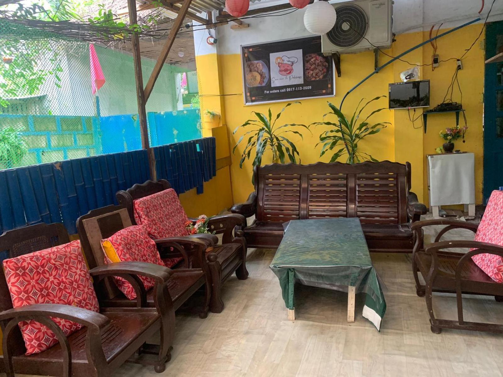Flordeliza Budget Tourist Bed & Breakfast