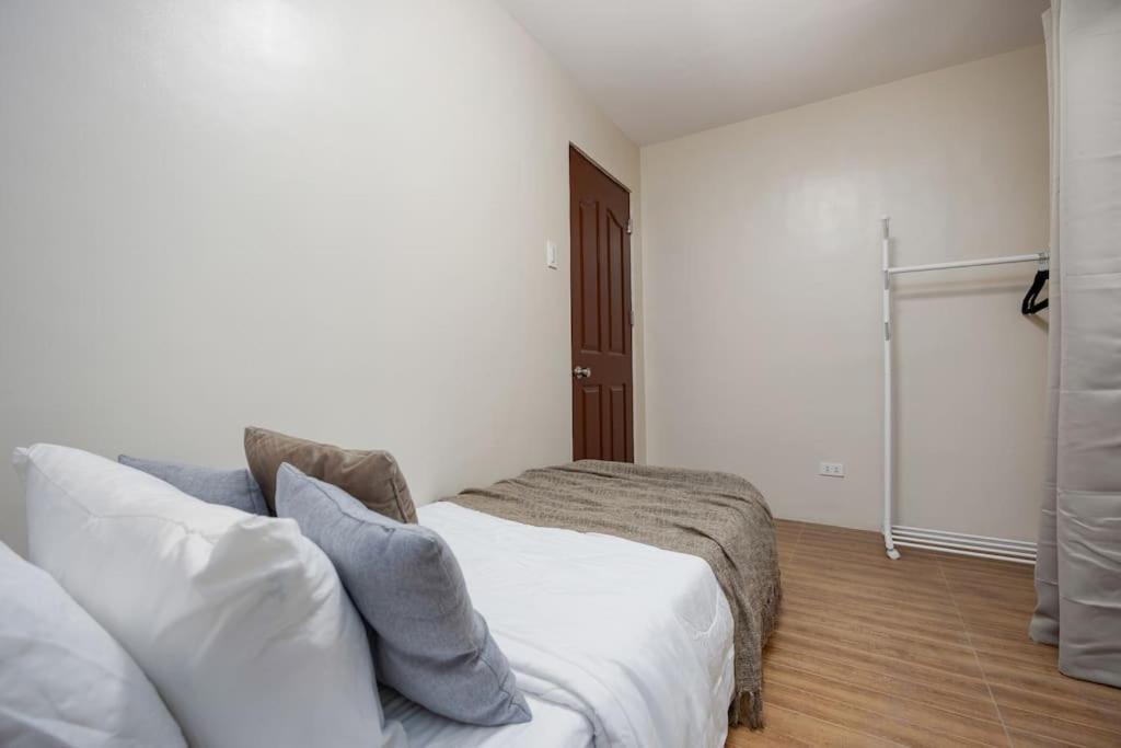 Whole 3br Furnished Townhouse Near It Park With Parking, Fast Wifi, Netflix And Bahay bakasyunan Cebu