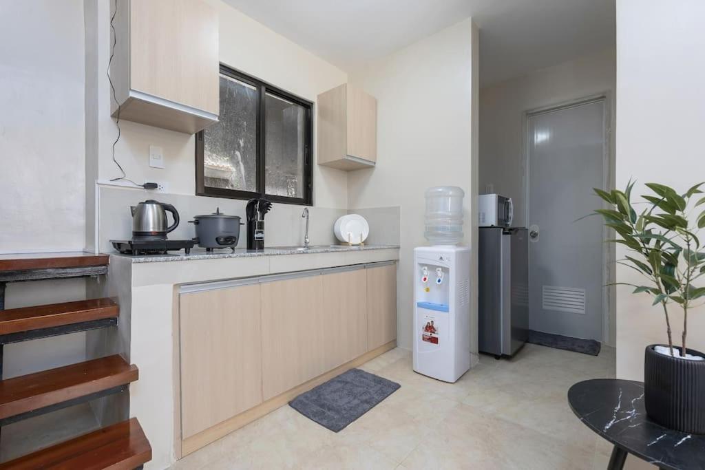 Whole 3br Furnished Townhouse Near It Park With Parking, Fast Wifi, Netflix And *