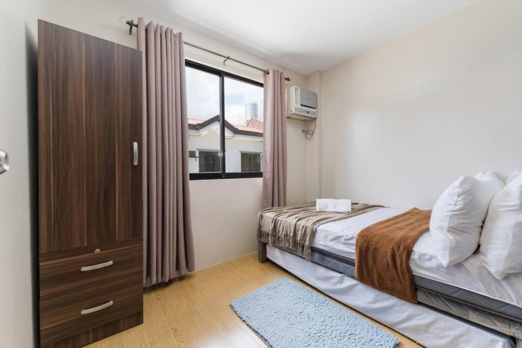 Apartment Entire 3br Furnished House Near Cebu It Park With Parking, Fast Wifi, Netflix And Nawanao