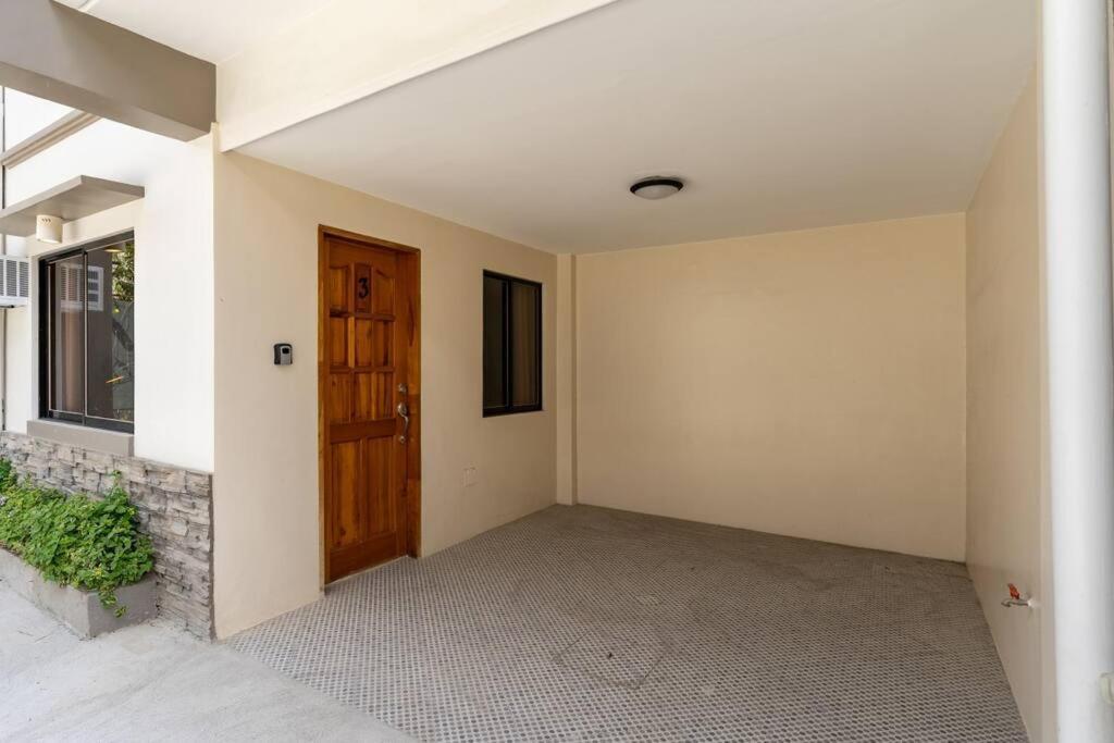 Entire 3br Furnished House Near Cebu It Park With Parking, Fast Wifi, Netflix And *