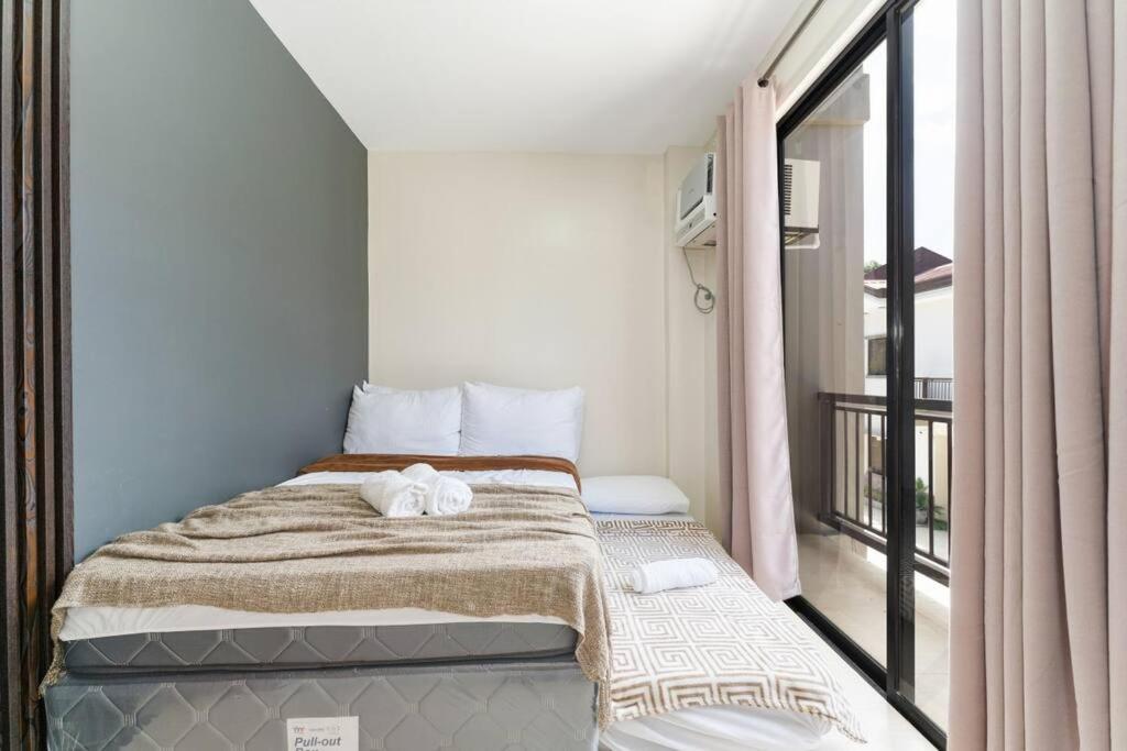 Entire 3br Furnished House Near Cebu It Park With Parking, Fast Wifi, Netflix And Apartment