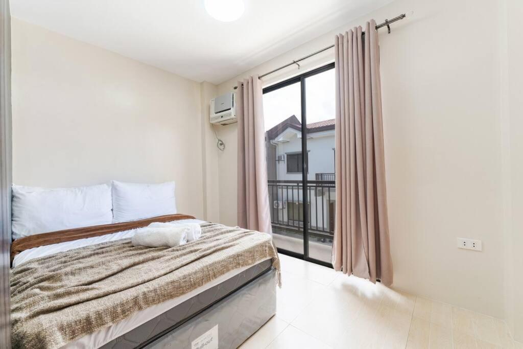 Entire 3br Furnished House Near Cebu It Park With Parking, Fast Wifi, Netflix And Apartment *