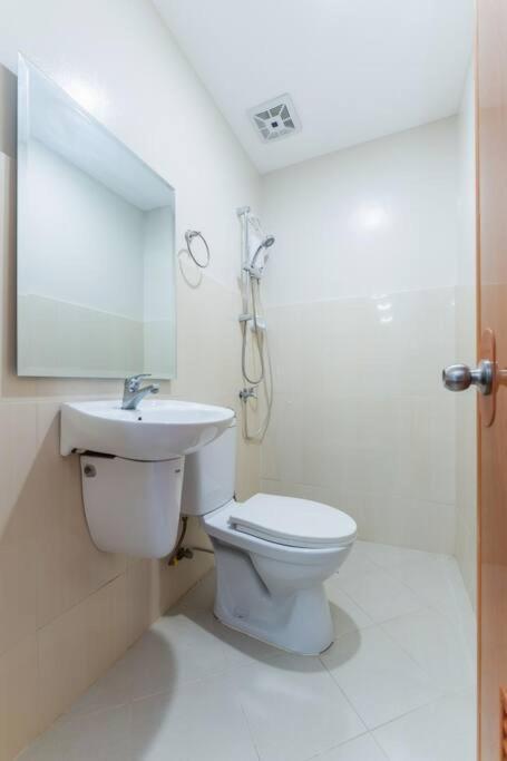 Apartment Entire 3br Furnished House Near Cebu It Park With Parking, Fast Wifi, Netflix And Nawanao