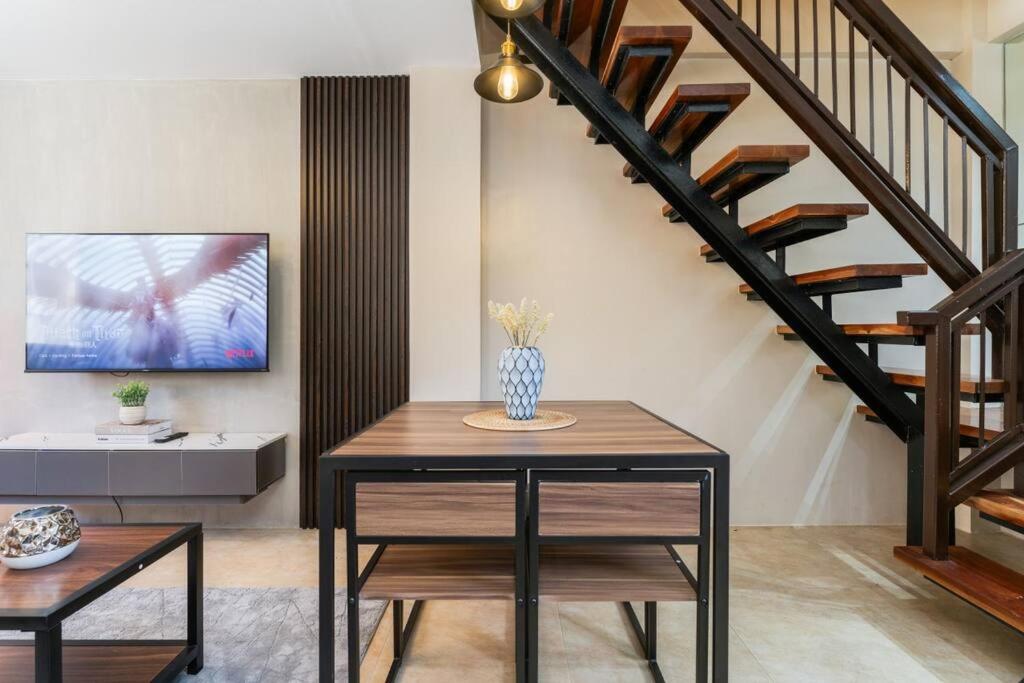 Entire 3br Furnished House Near Cebu It Park With Parking, Fast Wifi, Netflix And *