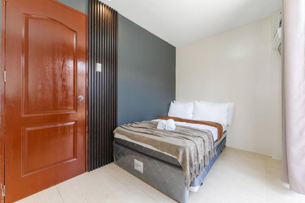 Apartment Entire 3br Furnished House Near Cebu It Park With Parking, Fast Wifi, Netflix And Nawanao