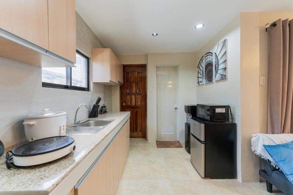 Entire 3br Furnished House Near Cebu It Park With Parking, Fast Wifi, Netflix And * Nawanao