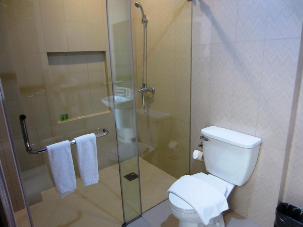 Hotel Azia And Residences Cebu