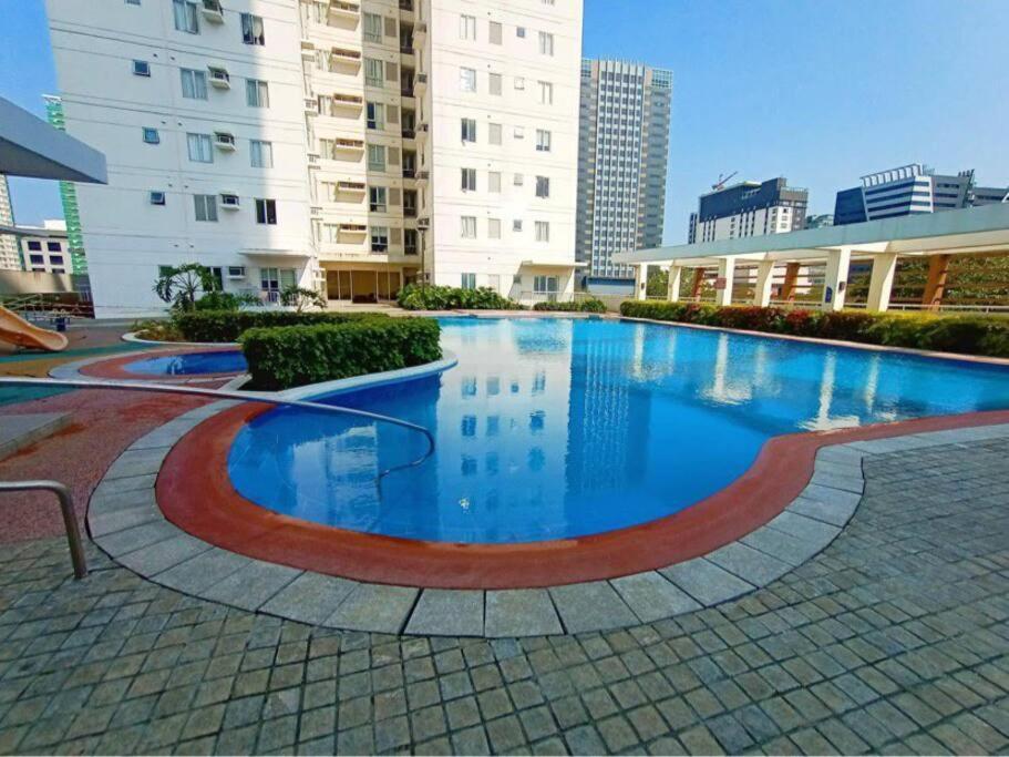 Pool, Wi-fi & Netflix In It Park