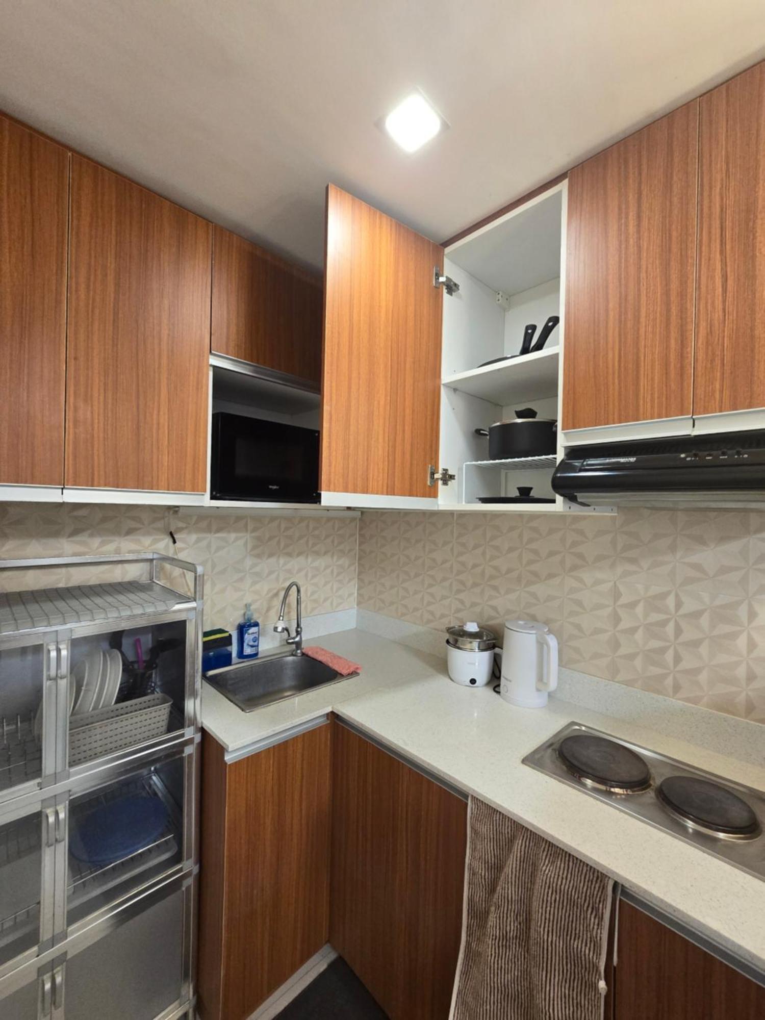 Fully-furnished Compostela House With Carpark, Wifi, Netflix *