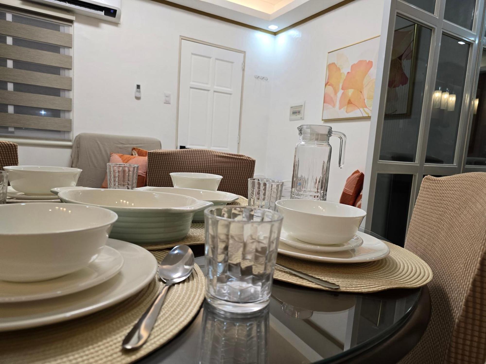 Fully-furnished Compostela House With Carpark, Wifi, Netflix