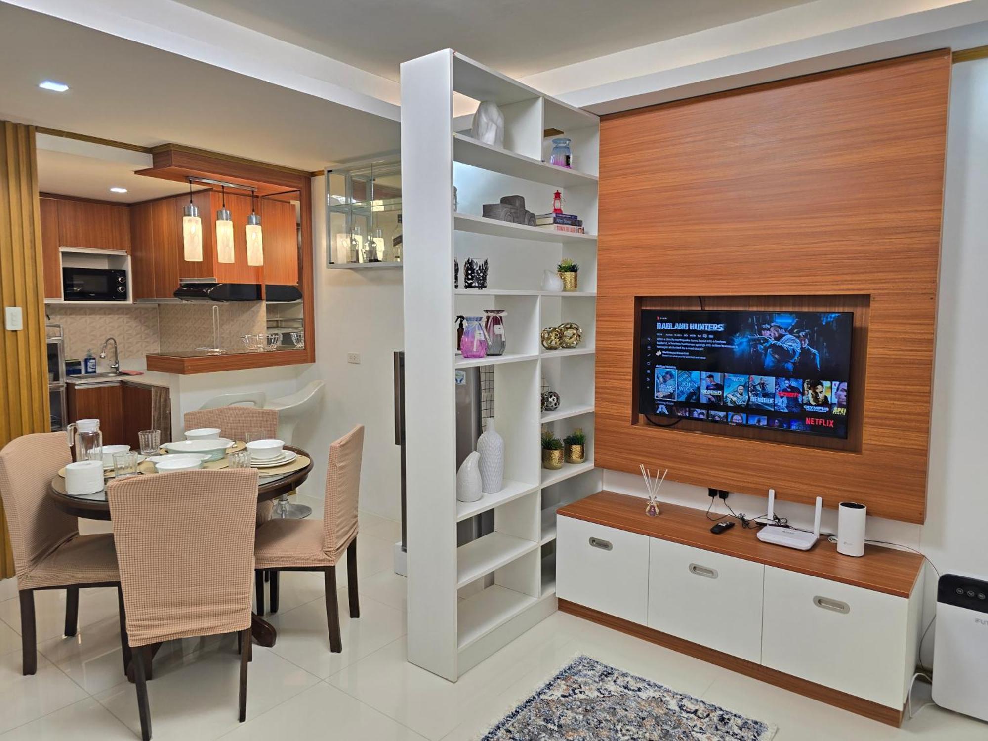 Fully-furnished Compostela House With Carpark, Wifi, Netflix