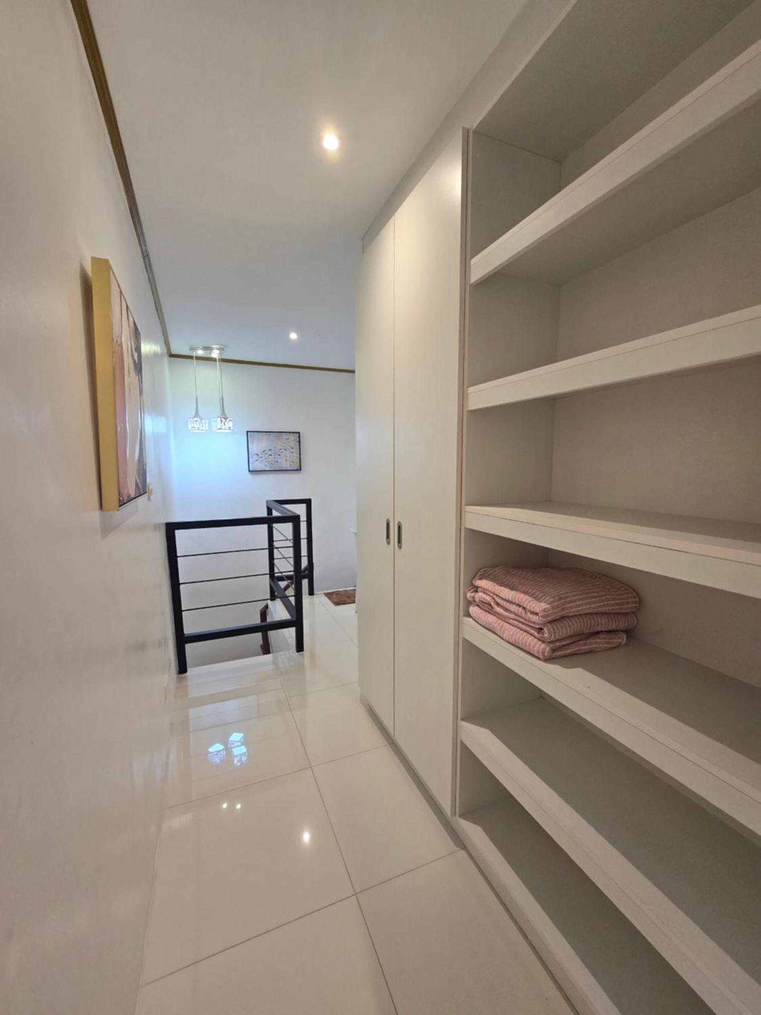 Apartment Fully-furnished Compostela House With Carpark, Wifi, Netflix