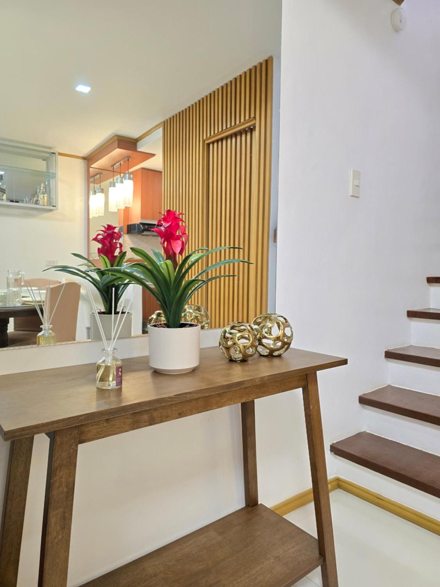 Fully-furnished Compostela House With Carpark, Wifi, Netflix Apartment *