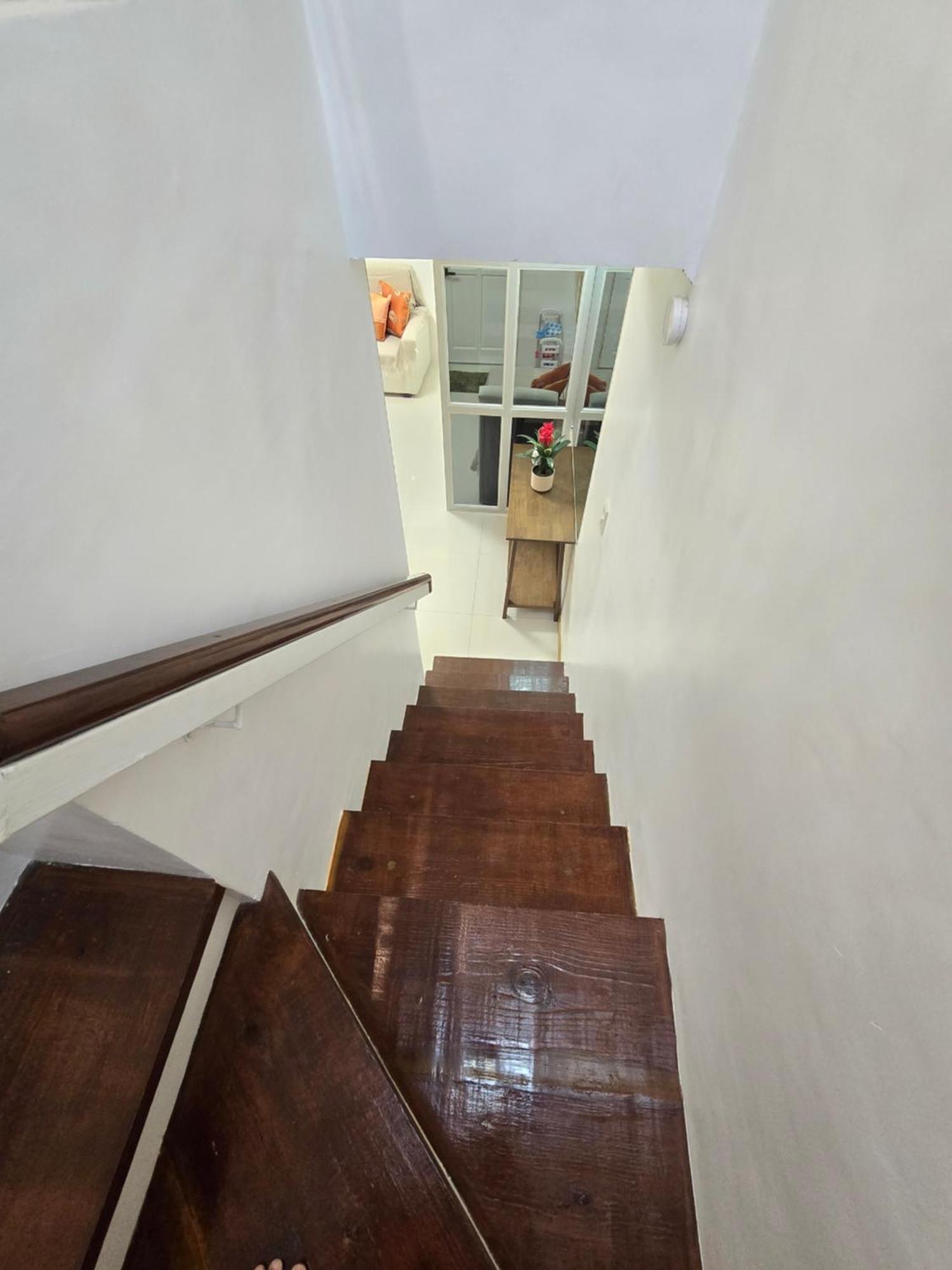 Apartment Fully-furnished Compostela House With Carpark, Wifi, Netflix
