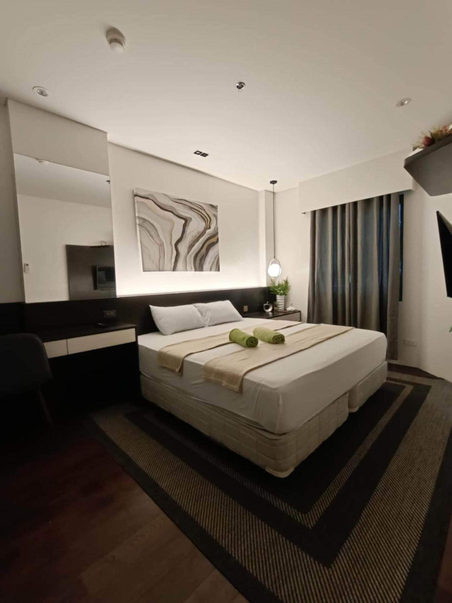 Tambuli 1 Bedroom Beachfront Apartment *