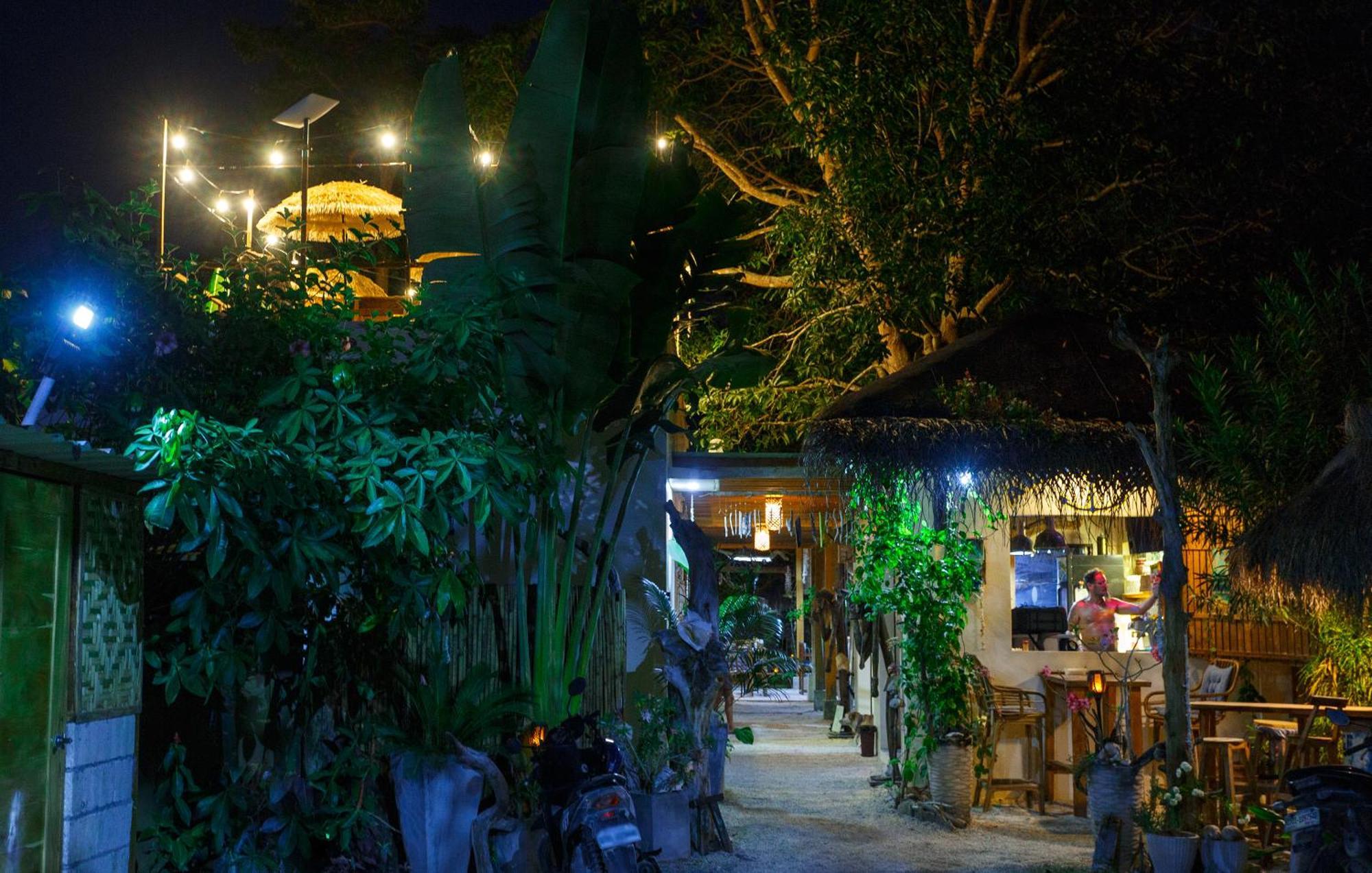Resort Camotes-hidden-huts