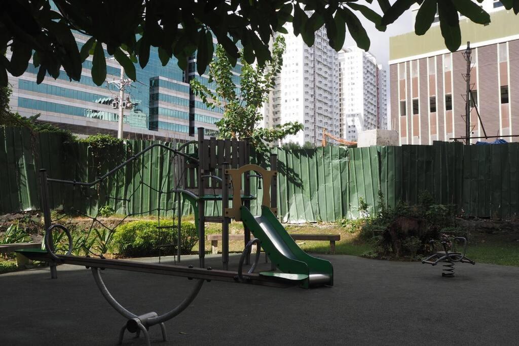 Spacious 2br At It Park W Pool & Stream Video Apartment *