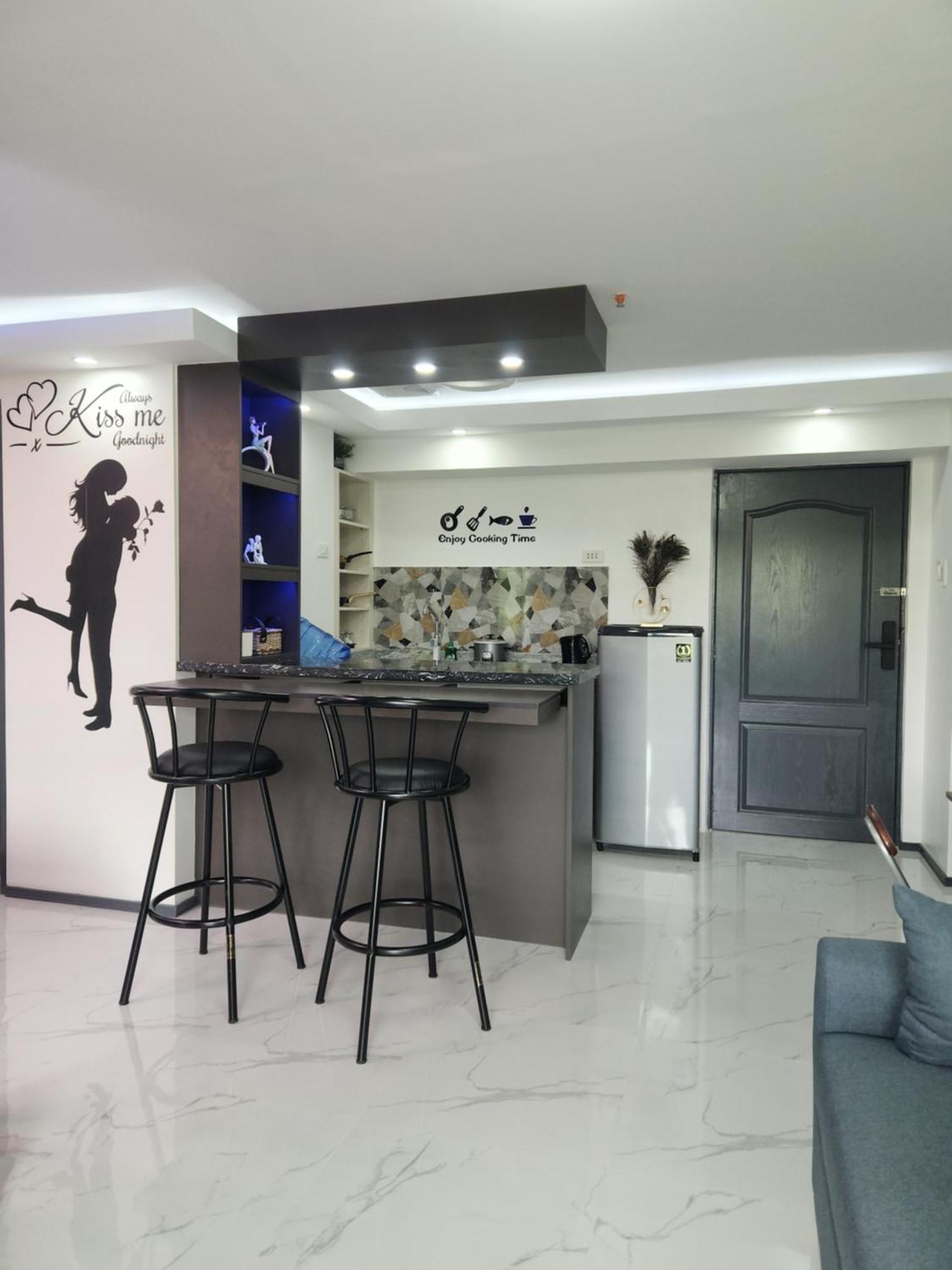 Azur B316 Near Airport, Netflix, Stylish, Cozy With Swimming Pool *
