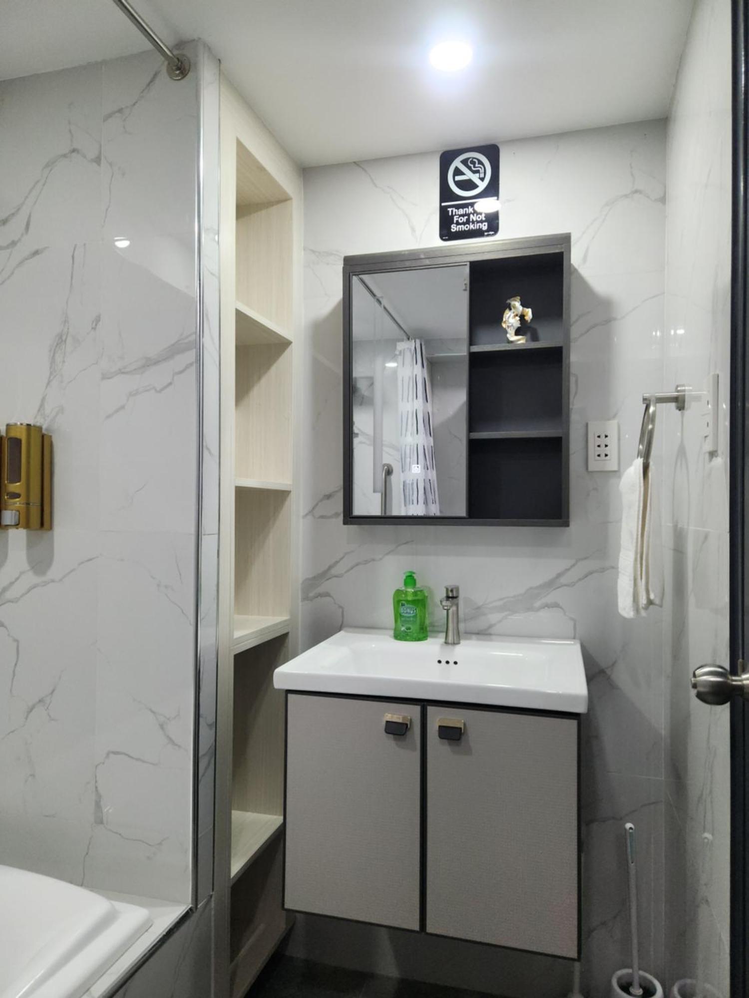 Apartment Azur B316 Near Airport, Netflix, Stylish, Cozy With Swimming Pool Lapu-Lapu City