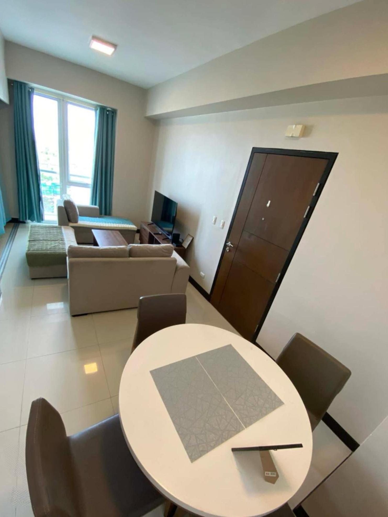 Mactan Newtown 8newtown Boulevard Rm6 *