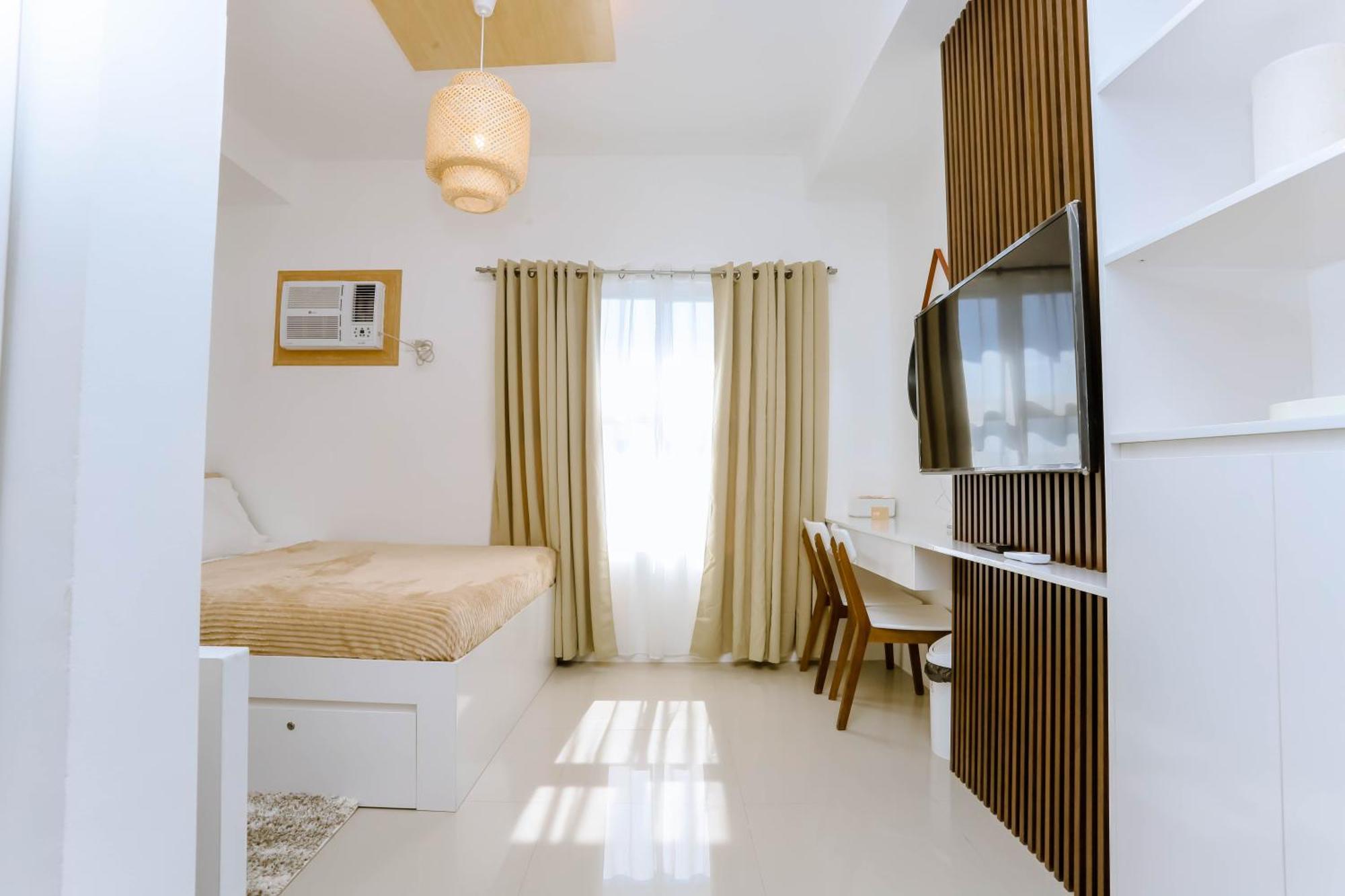 Staycation Minimalist With Rooftop Pool And Netflix Apartment