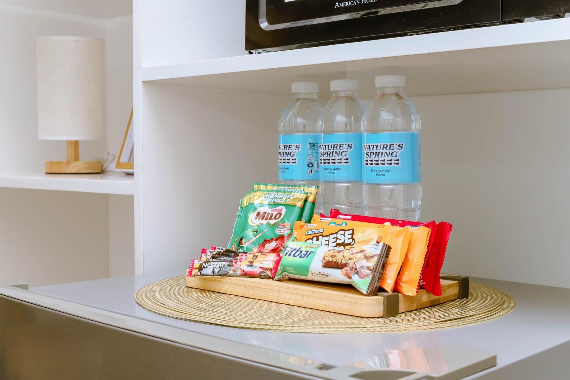 Apartment Staycation Minimalist With Rooftop Pool And Netflix