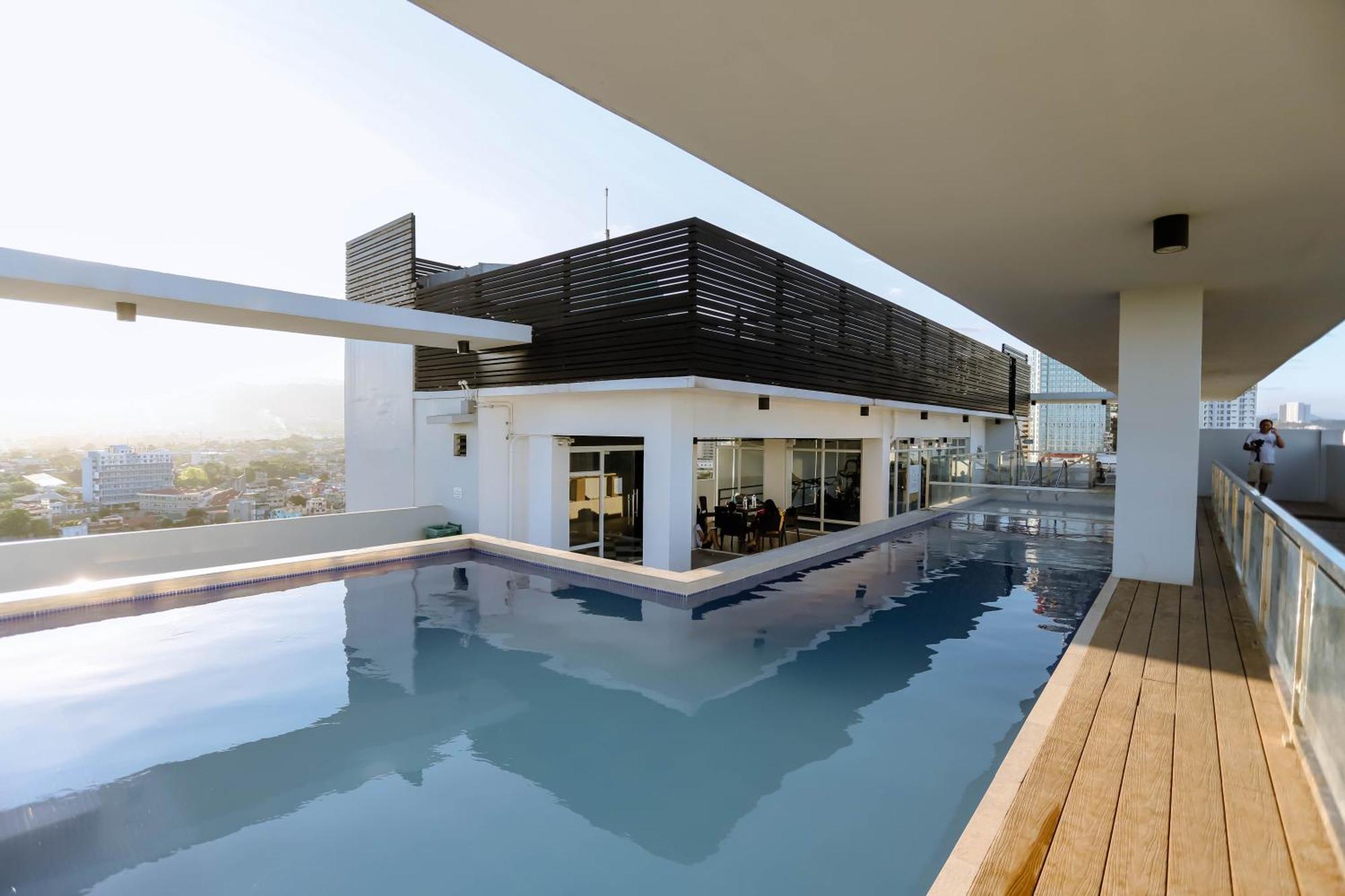 Staycation Minimalist With Rooftop Pool And Netflix Cebu