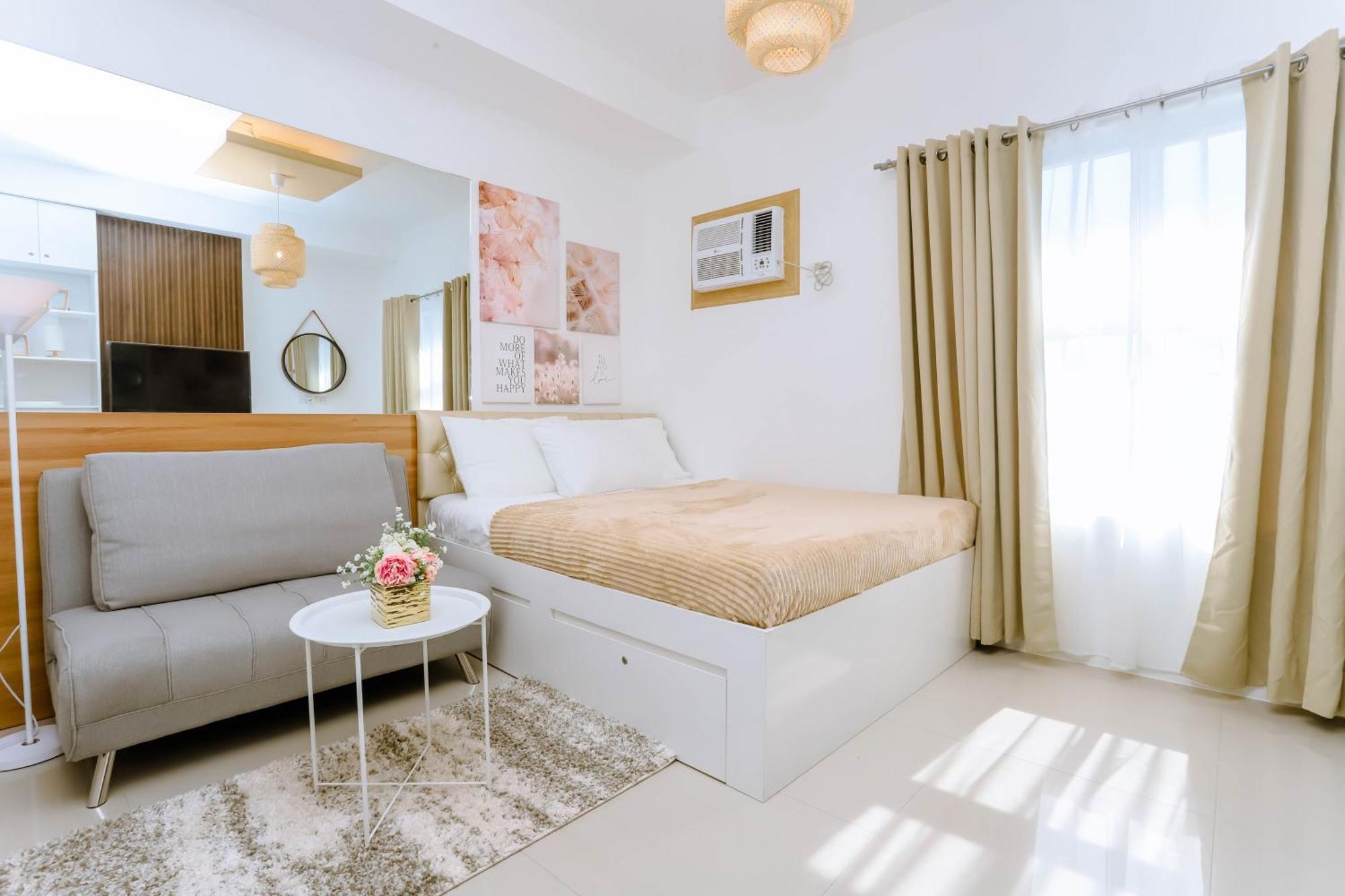 Apartment Staycation Minimalist With Rooftop Pool And Netflix