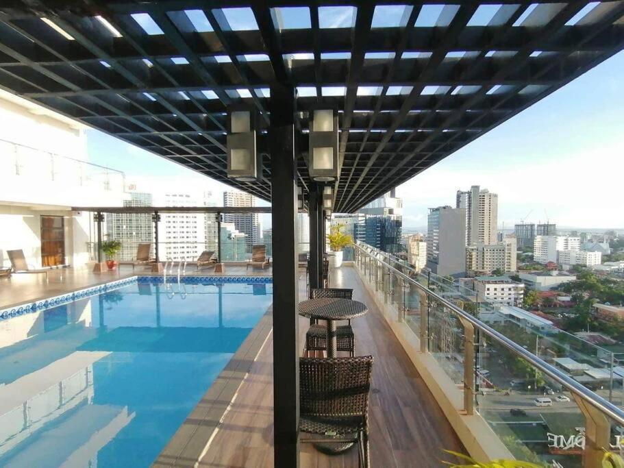 Trillium 8f Pet Friendly With 1bed 2sofabeds And Balcony Near Ayala Center Mall Cebu