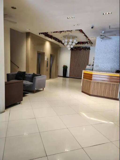 Trillium 8f Pet Friendly With 1bed 2sofabeds And Balcony Near Ayala Center Mall Apartment