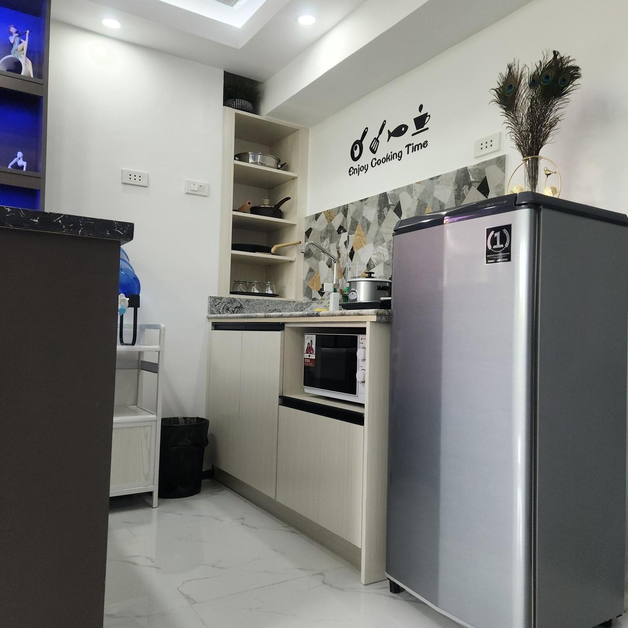Azur B316 Near Airport, Netflix, Stylish, Cozy With Swimming Pool * Lapu-Lapu City