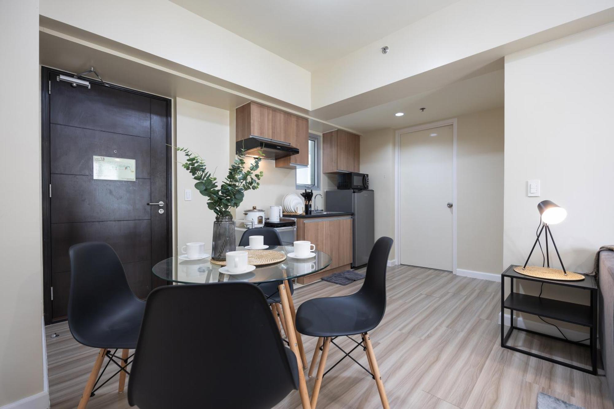 Furnished 1-bedroom In Avida Towers Riala, It Park With Fast Wifi, Netflix, Pool And