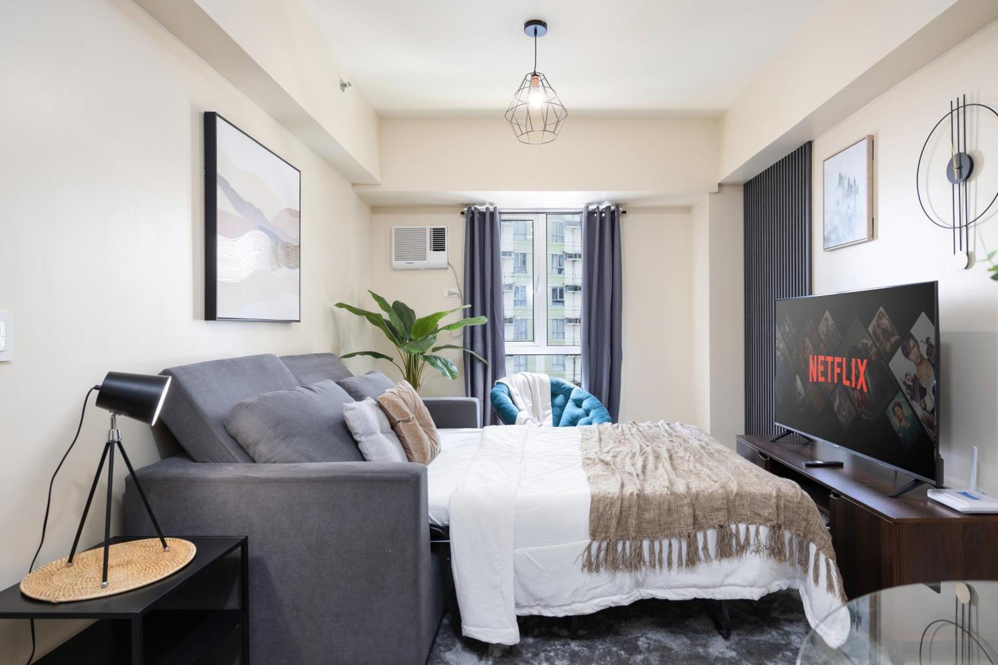 Furnished 1-bedroom In Avida Towers Riala, It Park With Fast Wifi, Netflix, Pool And Apartment *