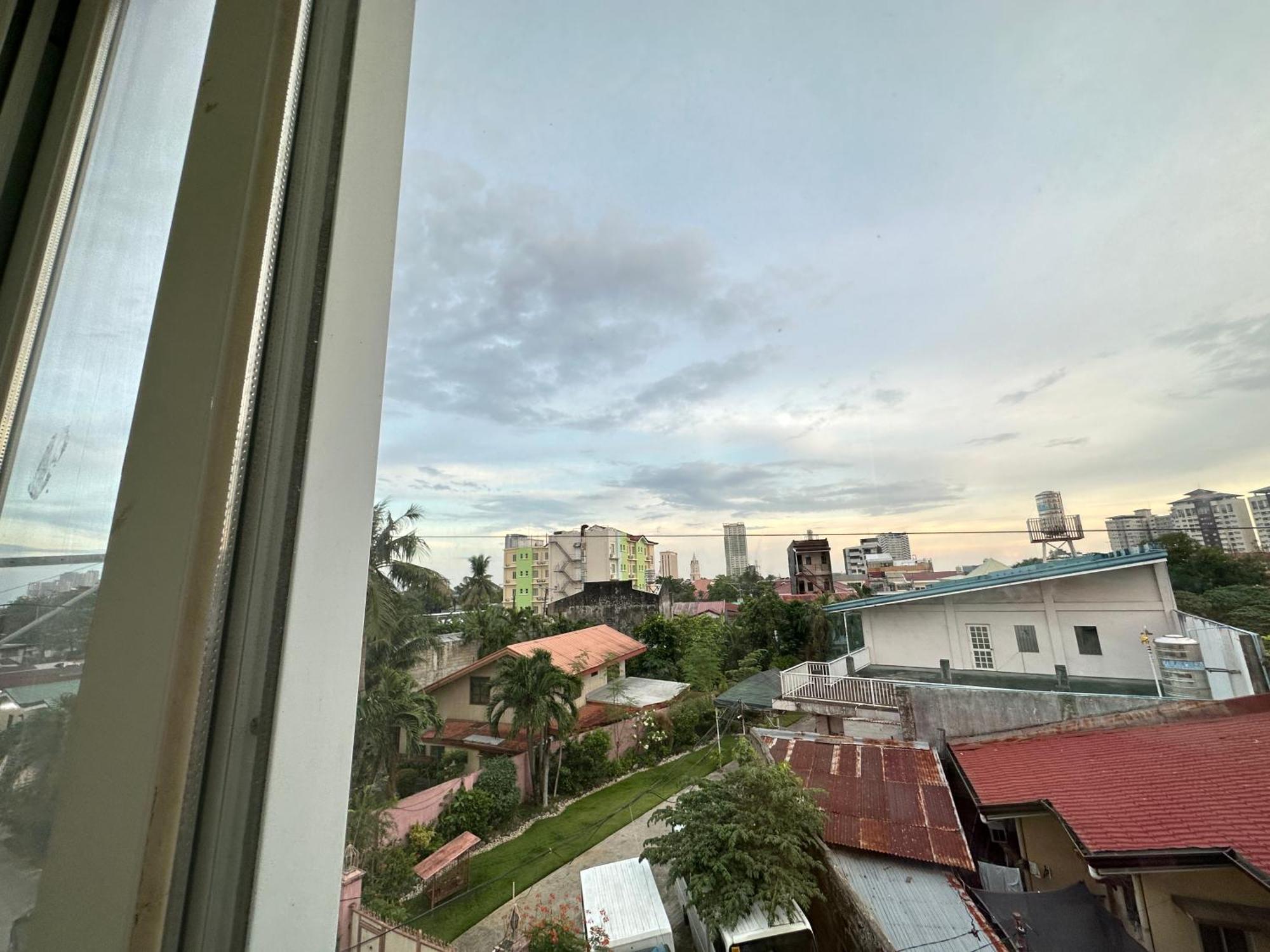 Mabolo 302 Family Near It Park