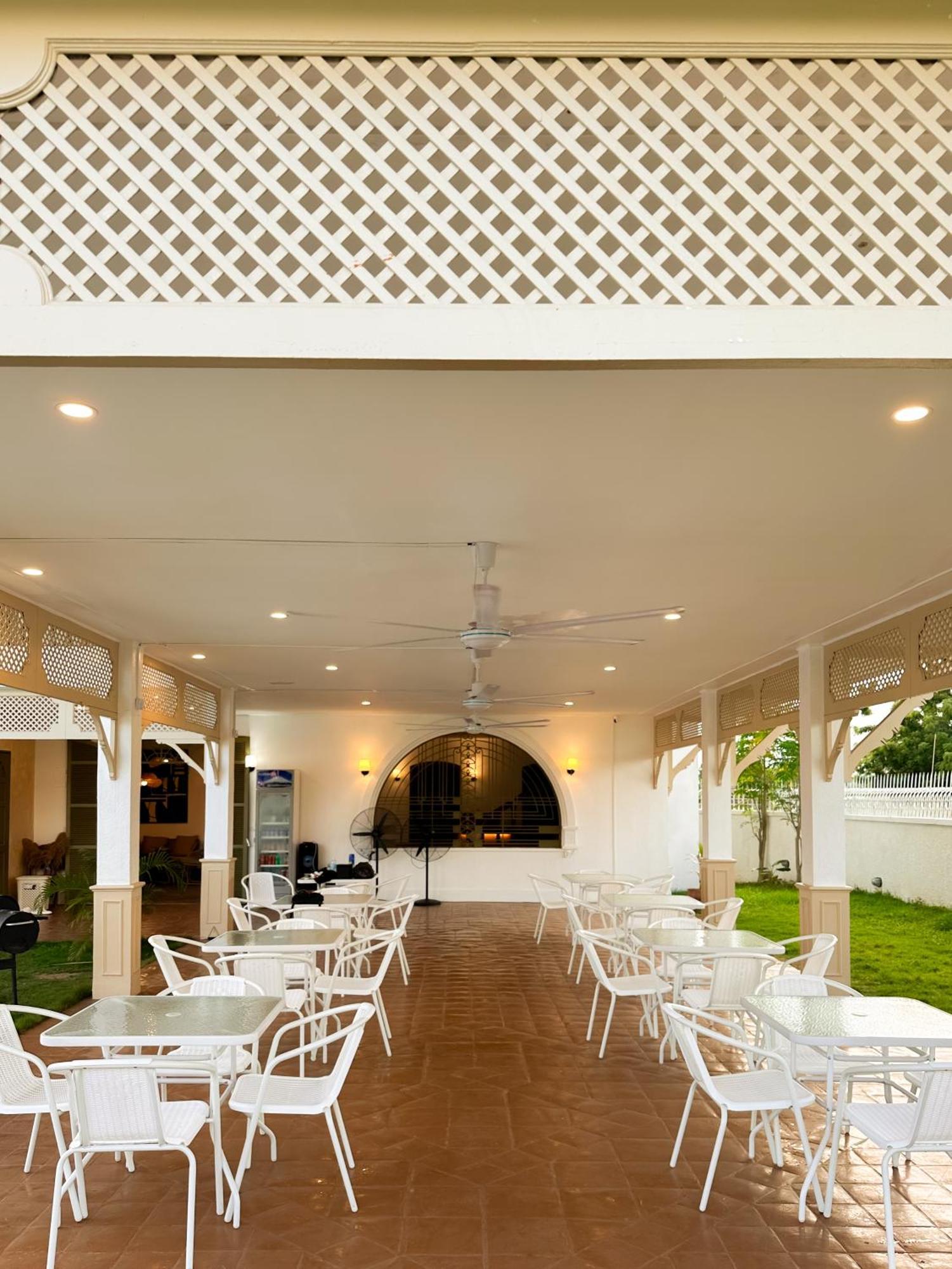 Cclim With Pool Party Resort *