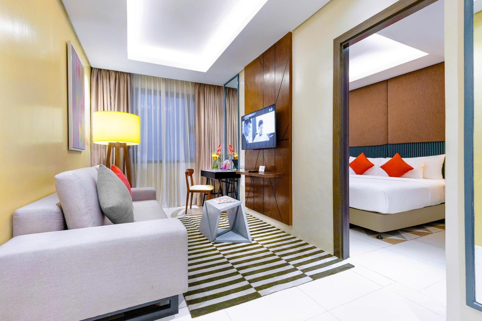 Summit Galleria Hotel